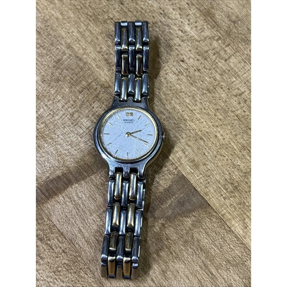 Vintage 1980s Seiko Quartz Ladies Dress Watch Needs New Battery